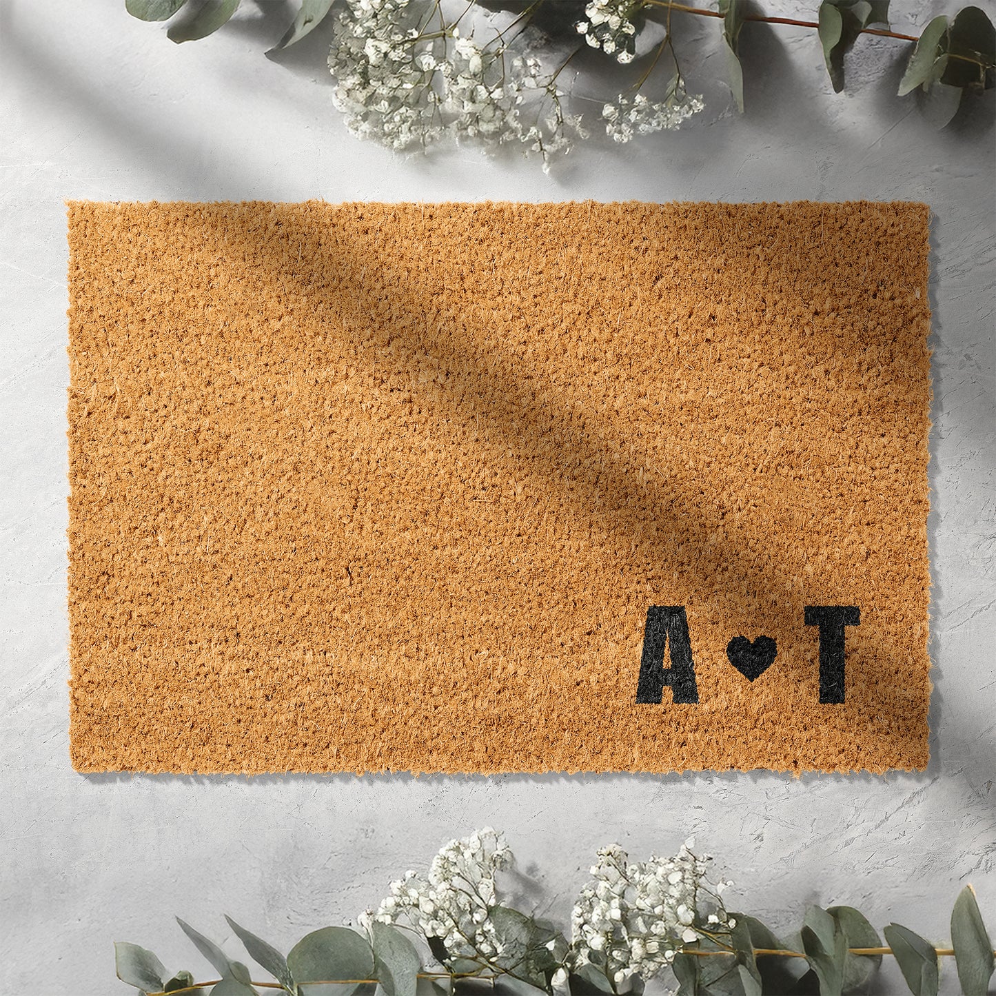 Personalisierbare Kokosmatte mit Initialen und Herz – Fußmatte aus Kokos für den Eingangsbereich