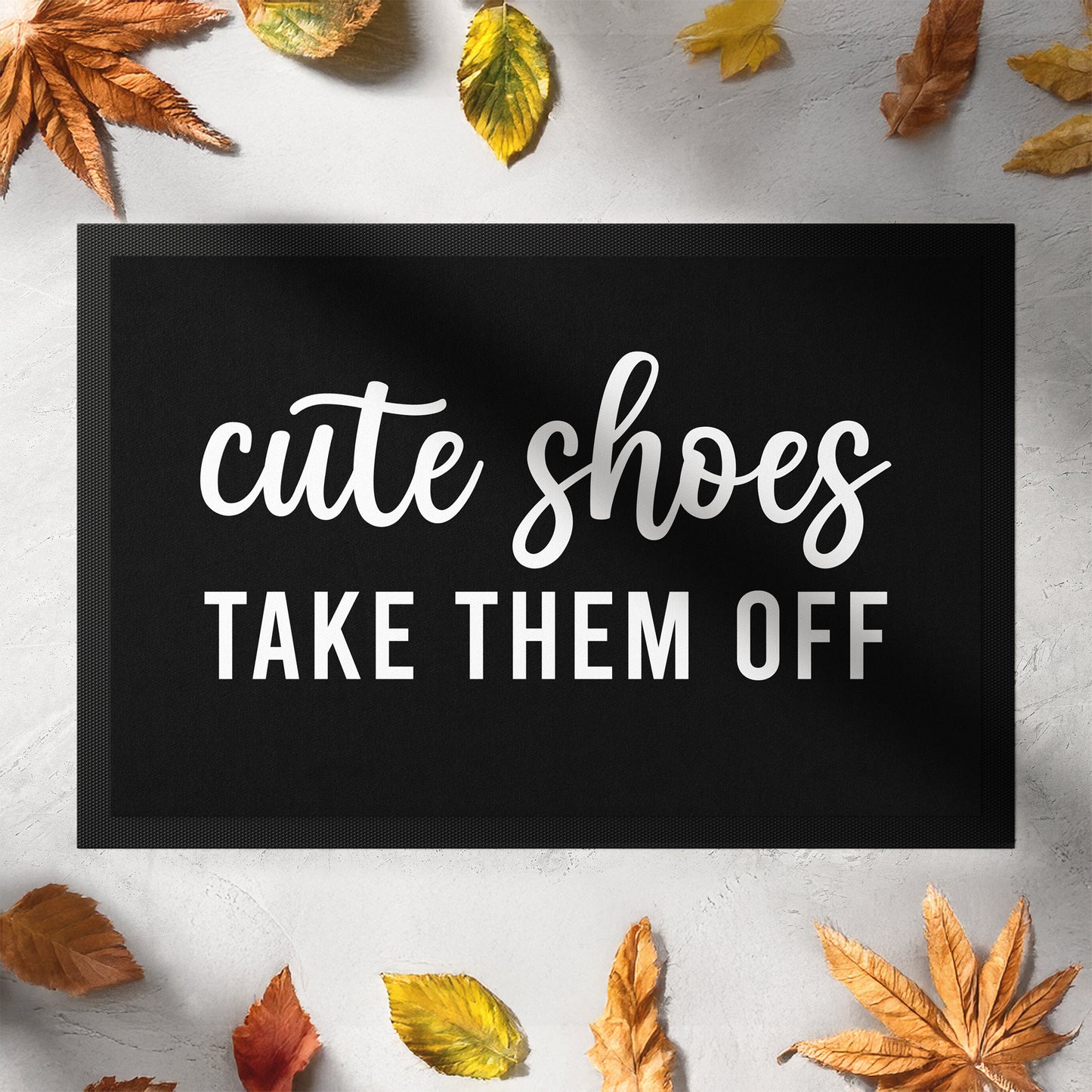129-2-Stoffmatte-cute-shoes-take-them-off-mit-spruch