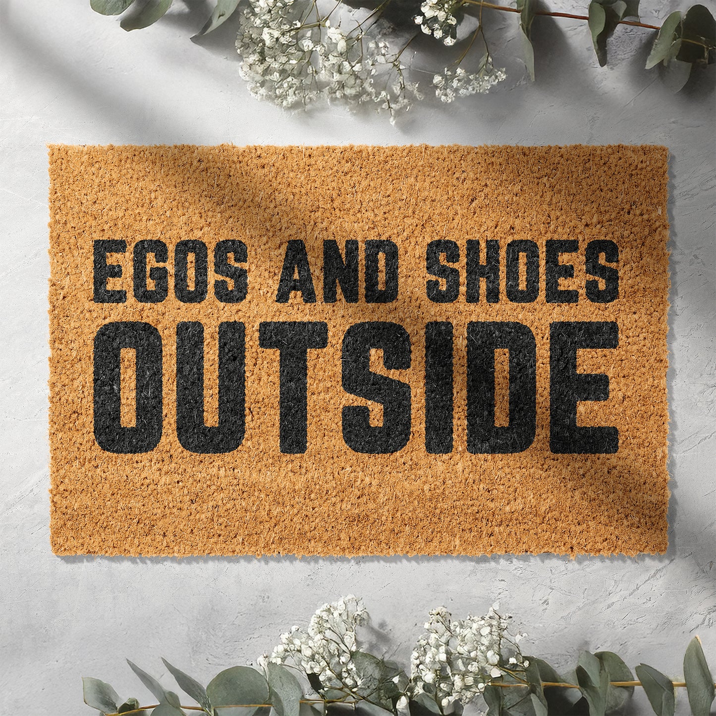 Kokosmatte mit Spruch „Egos and Shoes Outside“ – Lustige Fußmatte für den Eingangsbereich