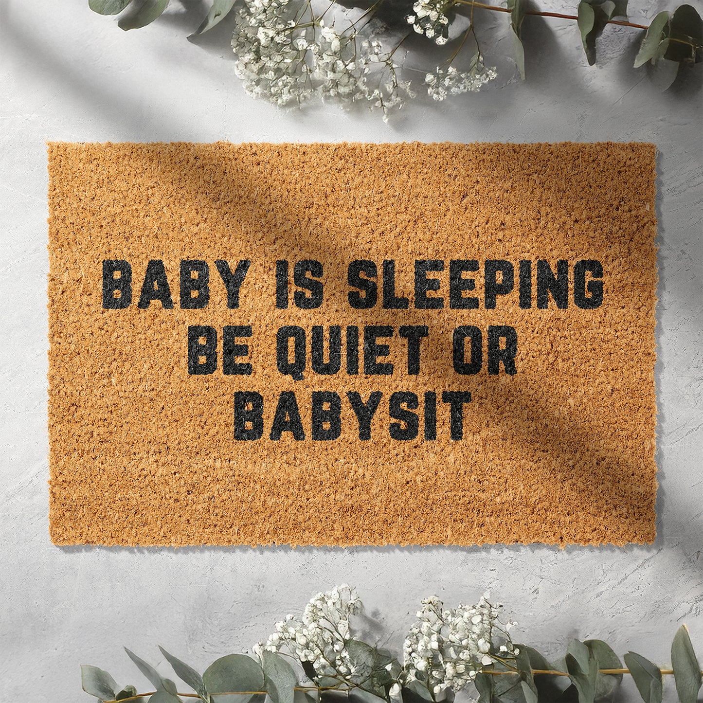 Kokosmatte mit Spruch „Baby is sleeping – Be quiet or babysit“ – Lustige Fußmatte für Eltern