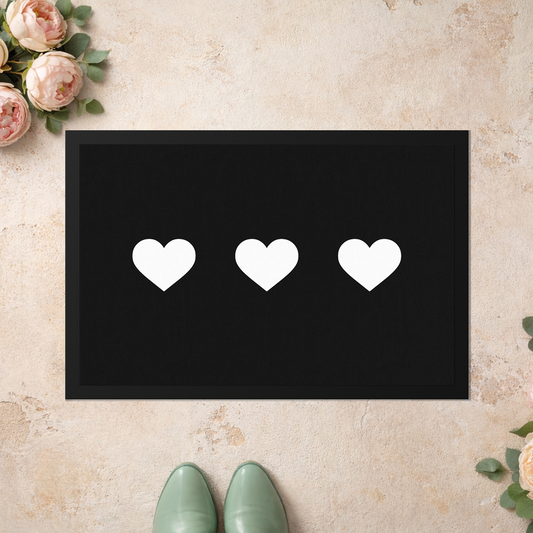 Stoff Fußmatte – Drei Herzmotive im minimalistischen Design