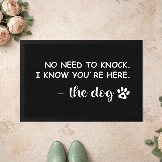Stoff Fußmatte – „No Need to Knock – the dog“ mit Pfoten-Detail