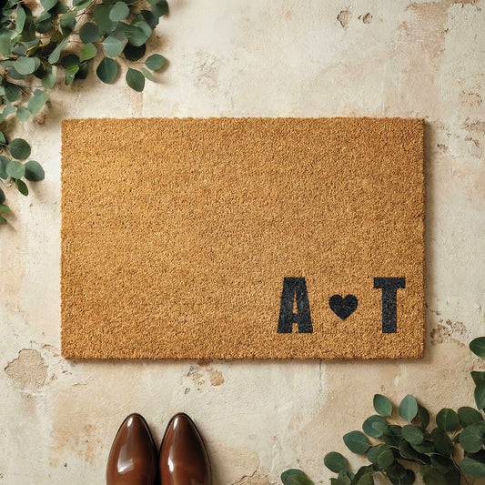 Fußmatte aus Kokos personalisierbar – Pärchen-Initialen Design mit Herz