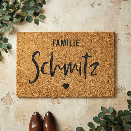 Fußmatte aus Kokos personalisierbar – Familienname im Bold-Design mit Herz
