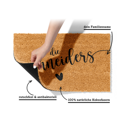 Fußmatte aus Kokos personalisierbar – Die Familienname verschnörkelt mit Herz
