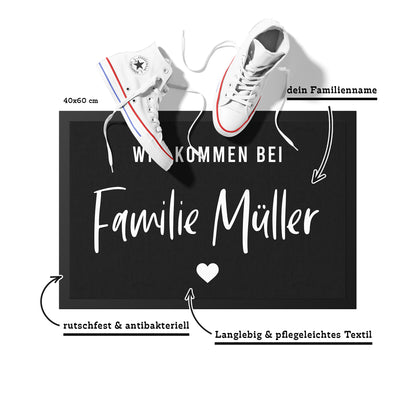 Stoff Fußmatte personalisierbar – Willkommen bei Familie mit Herz im Handlettering-Stil