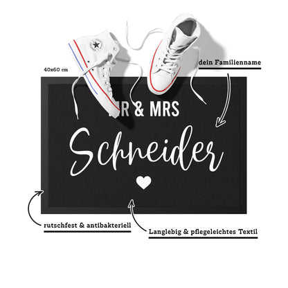 Stoff Fußmatte personalisierbar – Mr & Mrs mit Familienname und Herz