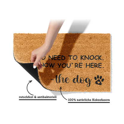 Fußmatte aus Kokos mit lustigem Spruch – Hundemotiv „No Need to Knock"