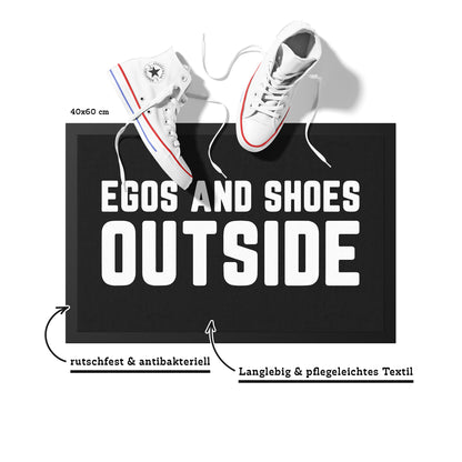 Stoff Fußmatte – „Egos and Shoes Outside“ Statement-Design