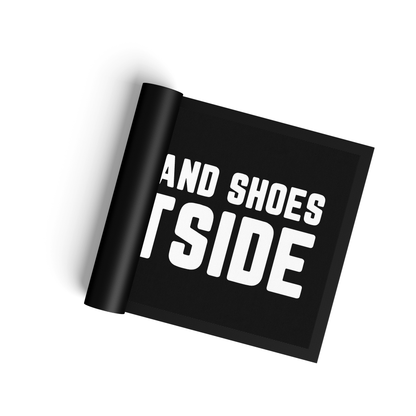 Stoff Fußmatte – „Egos and Shoes Outside“ Statement-Design