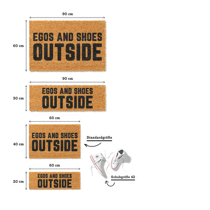 Fußmatte aus Kokos mit lustigem Spruch – „Egos and Shoes Outside“