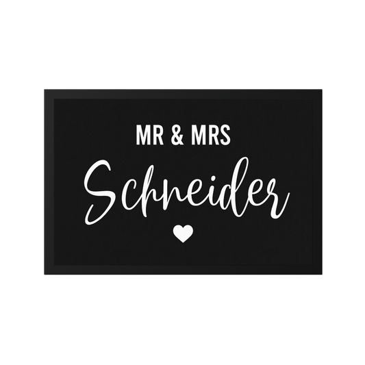 Stoff Fußmatte personalisierbar – Mr & Mrs mit Familienname und Herz