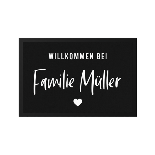 Stoff Fußmatte personalisierbar – Willkommen bei Familie mit Herz im Handlettering-Stil