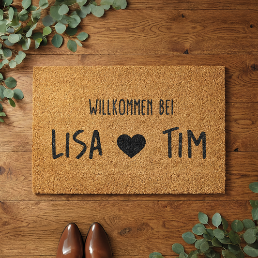 Personalisierbare Kokosmatte mit Namen „Willkommen bei“ – Fußmatte aus Kokos für den Eingangsbereich