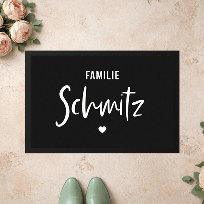 Stoff Fußmatte personalisierbar – Familie im modernen Scriptdesign mit Herz