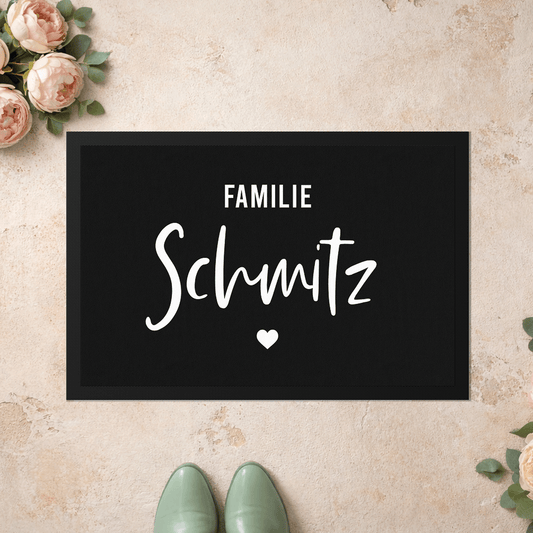 Stoff Fußmatte personalisierbar – Familie im modernen Scriptdesign mit Herz