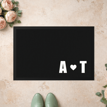 Stoff Fußmatte personalisierbar – Pärchen-Initialen mit Herz