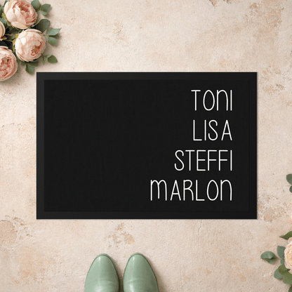 Stoff Fußmatte personalisierbar – Mehrere Namen im vertikalen Layout