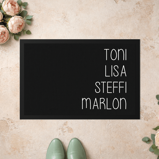 Stoff Fußmatte personalisierbar – Mehrere Namen im vertikalen Layout