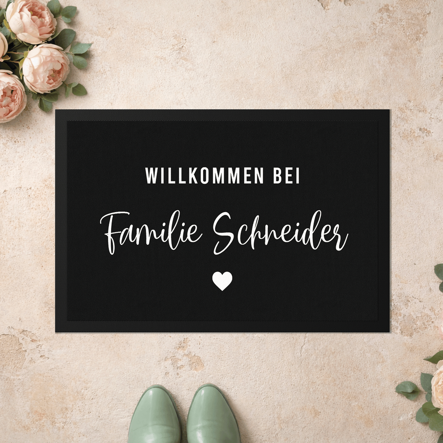 Stoff Fußmatte personalisierbar – Willkommen bei Familie im Scriptdesign mit Herz
