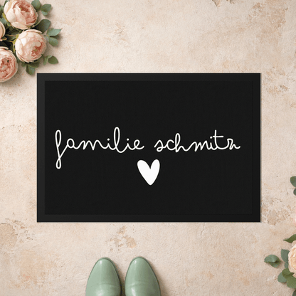 Stoff Fußmatte personalisierbar – Familienname im Scriptdesign mit Herz