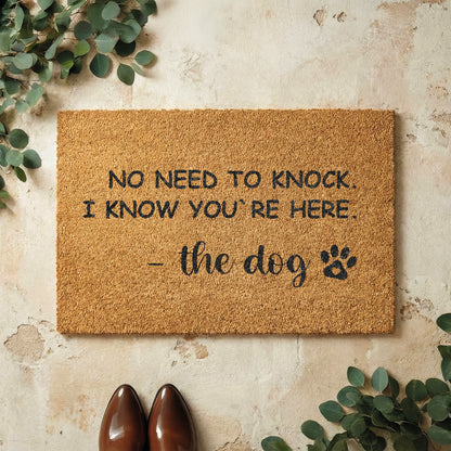 Fußmatte aus Kokos mit lustigem Spruch – Hundemotiv „No Need to Knock"