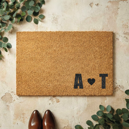 Fußmatte aus Kokos personalisierbar – Pärchen-Initialen Design mit Herz