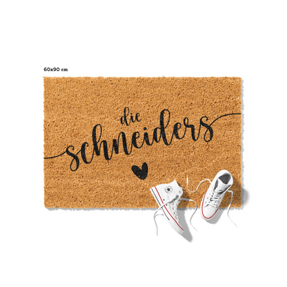 Fußmatte aus Kokos personalisierbar – Die Familienname verschnörkelt mit Herz