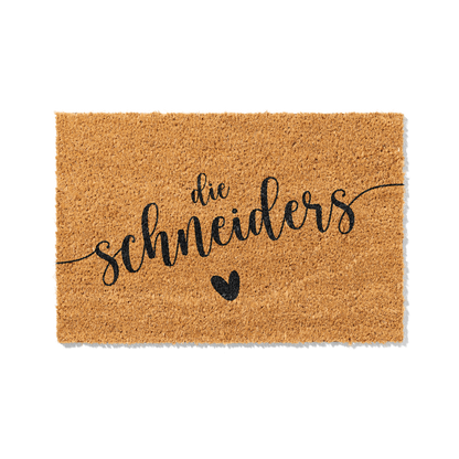 Fußmatte aus Kokos personalisierbar – Die Familienname verschnörkelt mit Herz