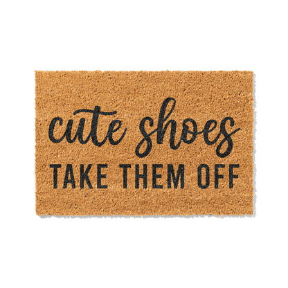 Fußmatte aus Kokos mit lustigem Spruch – „Cute Shoes Take Them Off"